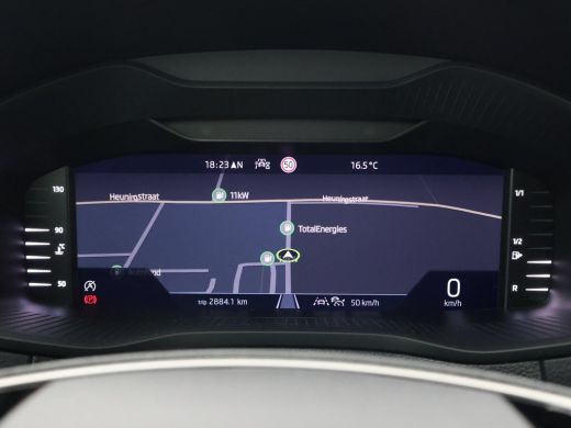 Skoda Karoq 1.5 TSI ACT 150 PK *12.878 KM!* + PANORAMADAK + VIRTUAL COCKPIT | ADAPTIVE CRUISE | CAMERA ActivLease financial lease