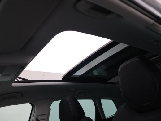 Skoda Karoq 1.5 TSI ACT 150 PK *12.878 KM!* + PANORAMADAK + VIRTUAL COCKPIT | ADAPTIVE CRUISE | CAMERA ActivLease financial lease