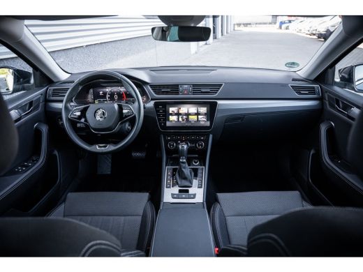 Skoda Superb Combi 1.4 TSI iV Business Edition Plus | Achteruitrijcamera | Apple Carplay/Android Auto|telefoon... ActivLease financial lease