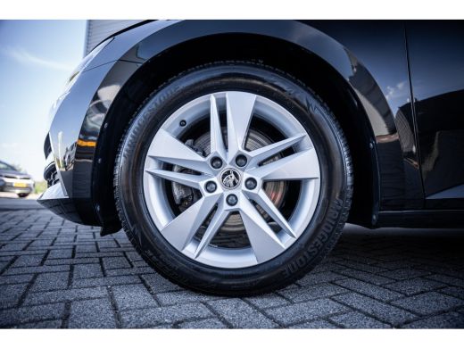 Skoda Superb Combi 1.4 TSI iV Business Edition Plus | Achteruitrijcamera | Apple Carplay/Android Auto|telefoon... ActivLease financial lease