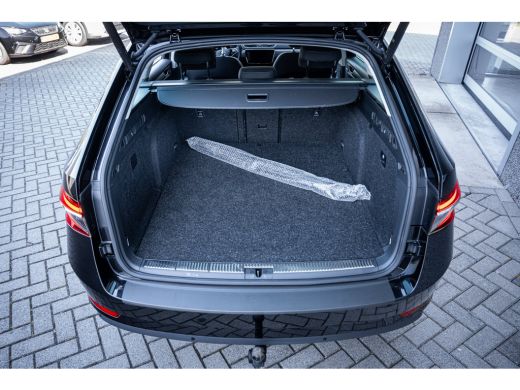 Skoda Superb Combi 1.4 TSI iV Business Edition Plus | Achteruitrijcamera | Apple Carplay/Android Auto|telefoon... ActivLease financial lease