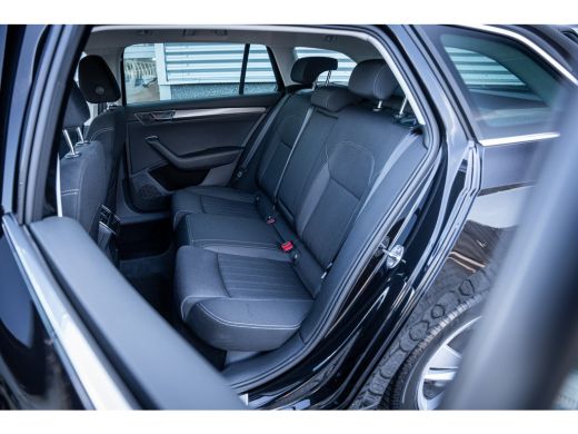 Skoda Superb Combi 1.4 TSI iV Business Edition Plus | Achteruitrijcamera | Apple Carplay/Android Auto|telefoon... ActivLease financial lease