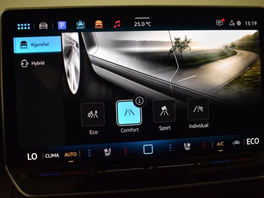 Volkswagen Golf 1.5 eHybrid GTE 272PK DSG/AUTO | 360gr Camera | Elektr Glazen panorama-dak | Head-up Display | Ap... ActivLease financial lease