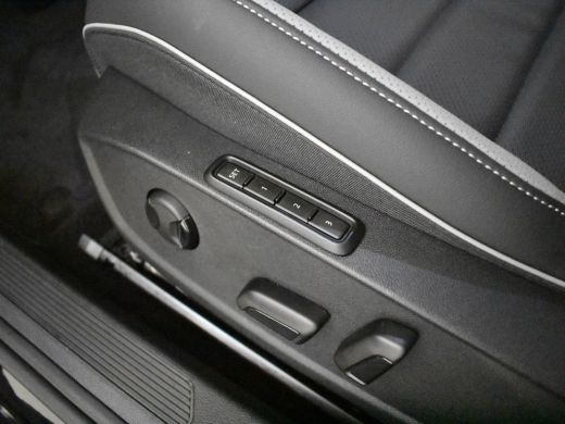 Volkswagen Golf 1.5 eHybrid GTE 272PK DSG/AUTO | 360gr Camera | Elektr Glazen panorama-dak | Head-up Display | Ap... ActivLease financial lease