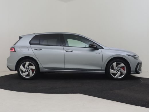 Volkswagen Golf 1.5 eHybrid GTE 272PK DSG/AUTO | 360 gr camera | Trekhaak uitklapbaar | Parkeerassistent | Head-u... ActivLease financial lease