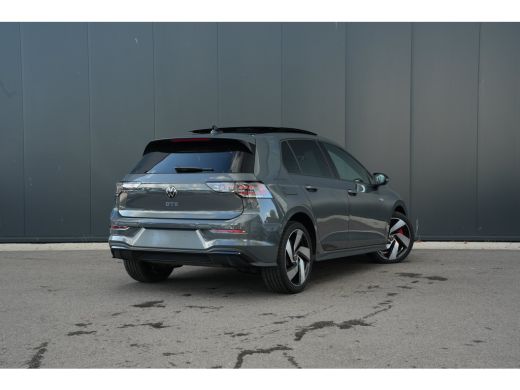 Volkswagen Golf 1.5 GTE 272pk eHybrid | Panoramadak | Trekhaak | Head-up Display | Camera | Adaptive Cruise | ActivLease financial lease