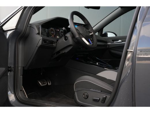 Volkswagen Golf 1.5 GTE 272pk eHybrid | Panoramadak | Trekhaak | Head-up Display | Camera | Adaptive Cruise | ActivLease financial lease