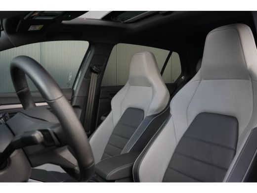 Volkswagen Golf 1.5 GTE 272pk eHybrid | Panoramadak | Trekhaak | Head-up Display | Camera | Adaptive Cruise | ActivLease financial lease