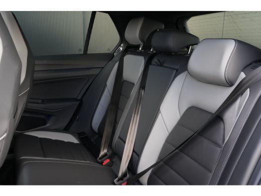 Volkswagen Golf 1.5 GTE 272pk eHybrid | Panoramadak | Trekhaak | Head-up Display | Camera | Adaptive Cruise | ActivLease financial lease