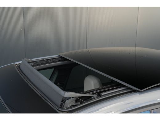 Volkswagen Golf 1.5 GTE 272pk eHybrid | Panoramadak | Trekhaak | Head-up Display | Camera | Adaptive Cruise | ActivLease financial lease