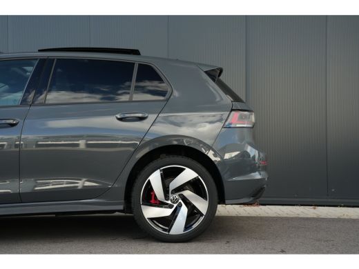 Volkswagen Golf 1.5 GTE 272pk eHybrid | Panoramadak | Trekhaak | Head-up Display | Camera | Adaptive Cruise | ActivLease financial lease