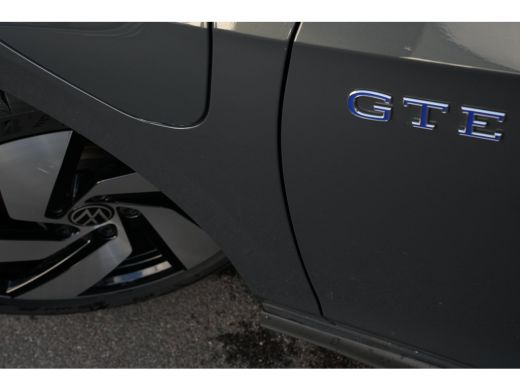 Volkswagen Golf 1.5 GTE 272pk eHybrid | Panoramadak | Trekhaak | Head-up Display | Camera | Adaptive Cruise | ActivLease financial lease