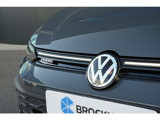 Volkswagen Golf 1.5 GTE 272pk eHybrid | Panoramadak | Trekhaak | Head-up Display | Camera | Adaptive Cruise | ActivLease financial lease