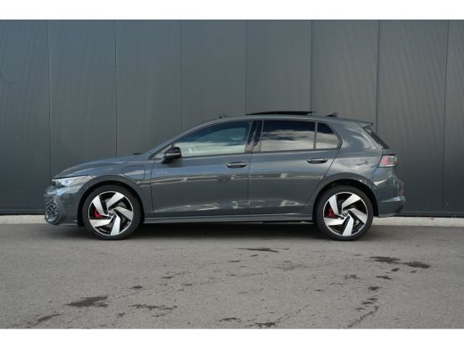 Volkswagen Golf 1.5 GTE 272pk eHybrid | Panoramadak | Trekhaak | Head-up Display | Camera | Adaptive Cruise | ActivLease financial lease