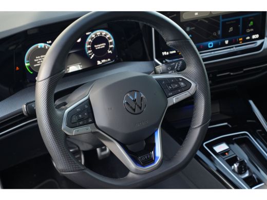 Volkswagen Golf 1.5 GTE 272pk eHybrid | Panoramadak | Trekhaak | Head-up Display | Camera | Adaptive Cruise | ActivLease financial lease