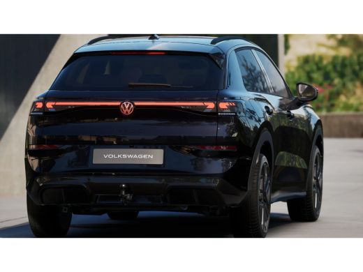 Volkswagen T-Roc R-Line Edition | 'App-Connect' draadloze smartphone integratie | 30,5 cm display met 2D en 3D wee... ActivLease financial lease