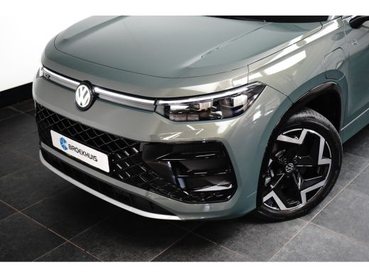 Volkswagen Tayron 1.5 TSI eHybrid 272PK R-Line | PANORAMADAK | ELEKTR. A. KLEP | 19 INCH | STOEL + STUURVERW. | CAMERA ActivLease financial lease