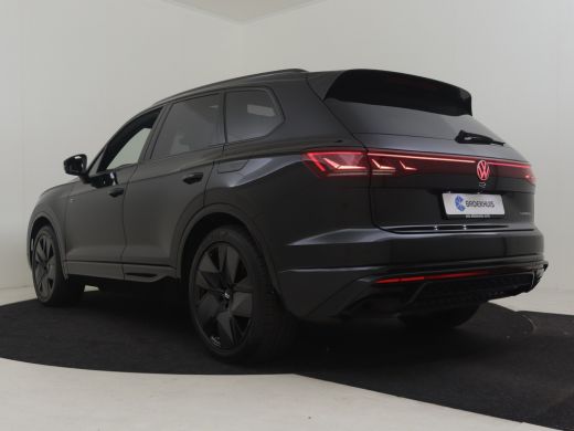 Volkswagen Touareg 3.0 TSI eHybrid 462PK 4Motion R | 360gr Camera | Pano Dak l Luchtvering l Head-up display | App C... ActivLease financial lease