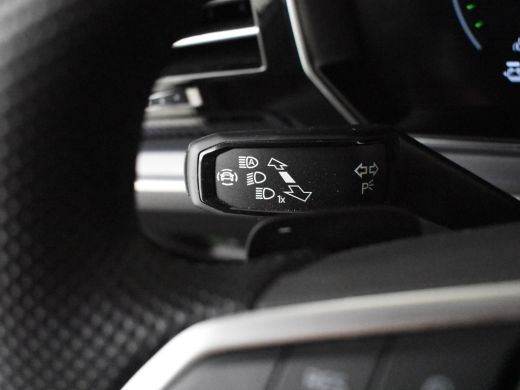 Volkswagen Touareg 3.0 TSI eHybrid 462PK 4Motion R | 360gr Camera | Pano Dak l Luchtvering l Head-up display | App C... ActivLease financial lease