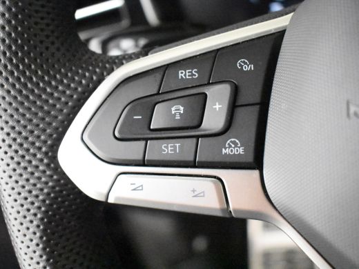 Volkswagen Touareg 3.0 TSI eHybrid 462PK 4Motion R | 360gr Camera | Pano Dak l Luchtvering l Head-up display | App C... ActivLease financial lease