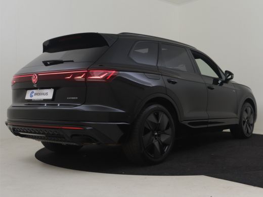 Volkswagen Touareg 3.0 TSI eHybrid 462PK 4Motion R | 360gr Camera | Pano Dak l Luchtvering l Head-up display | App C... ActivLease financial lease