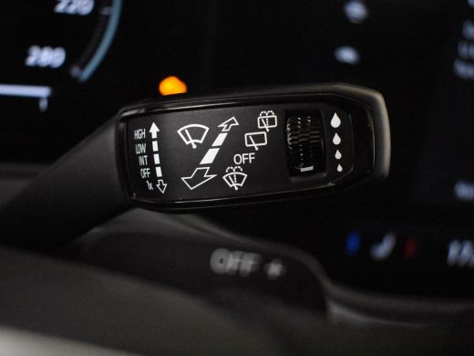 Volkswagen Touareg 3.0 TSI eHybrid 462PK 4Motion R | 360gr Camera | Pano Dak l Luchtvering l Head-up display | App C... ActivLease financial lease