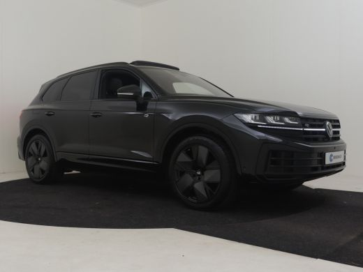 Volkswagen Touareg 3.0 TSI eHybrid 462PK 4Motion R | 360gr Camera | Pano Dak l Luchtvering l Head-up display | App C... ActivLease financial lease