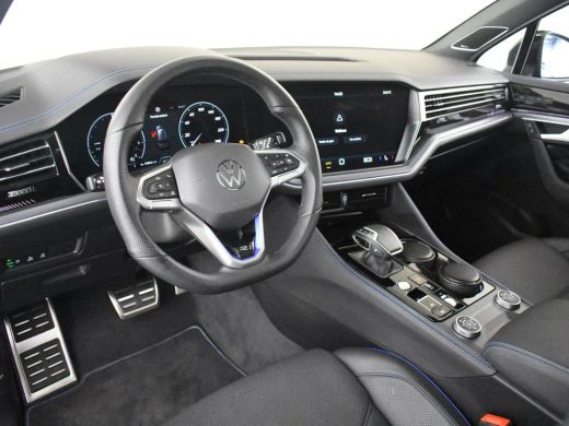 Volkswagen Touareg 3.0 TSI eHybrid 462PK 4Motion R | 360gr Camera | Pano Dak l Luchtvering l Head-up display | App C... ActivLease financial lease