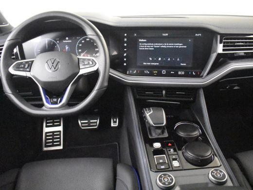 Volkswagen Touareg 3.0 TSI eHybrid 462PK 4Motion R | 360gr Camera | Pano Dak l Luchtvering l Head-up display | App C... ActivLease financial lease