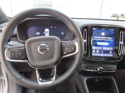 Volvo  C40 Recharge Twin Intro Edition 78 kWh 20'' | Trekhaak | VolvoSelekt | SilverDawn ActivLease financial lease