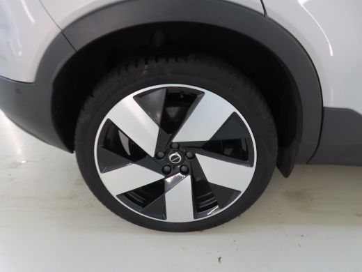 Volvo  C40 Recharge Twin Intro Edition 78 kWh 20'' | Trekhaak | VolvoSelekt | SilverDawn ActivLease financial lease