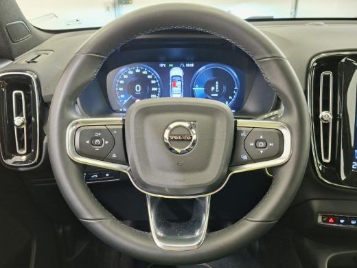 Volvo  XC40 1.5 T4 Plug-in hybrid Core Bright Facelift! | Camera | Crystal White | Trekhaak ActivLease financial lease