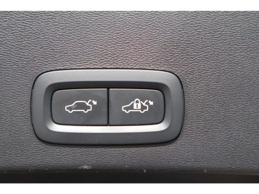 Volvo  XC40 1.5 T4 Plug-in hybrid Core Bright Facelift! | Camera | Crystal White | Trekhaak ActivLease financial lease