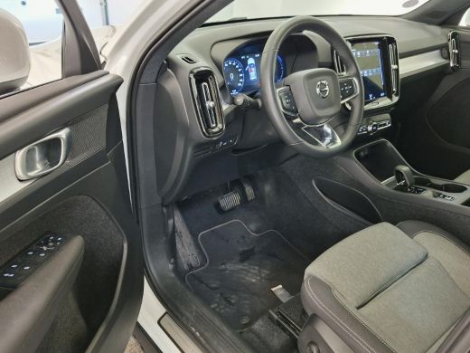 Volvo  XC40 1.5 T4 Plug-in hybrid Core Bright Facelift! | Camera | Crystal White | Trekhaak ActivLease financial lease