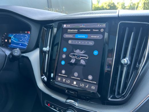 Volvo  XC60 2.0 T6 Plug-in hybrid AWD Ultimate Dark | HU-Display | Harman/Kardon | Camera | Panoramadak | ActivLease financial lease
