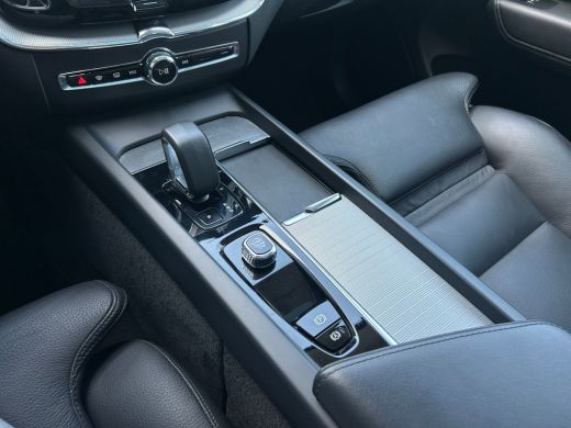 Volvo  XC60 2.0 T6 Plug-in hybrid AWD Ultimate Dark | HU-Display | Harman/Kardon | Camera | Panoramadak | ActivLease financial lease