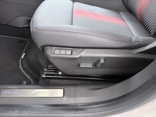 Alfa Romeo Junior Ibrida ActivLease financial lease