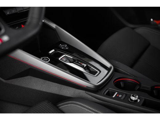 Audi A3 Sportback 40 204PK TFSI e S edition | Achteruitrijcamera | Stoelverwarming | Ambianceverlichting ... ActivLease financial lease