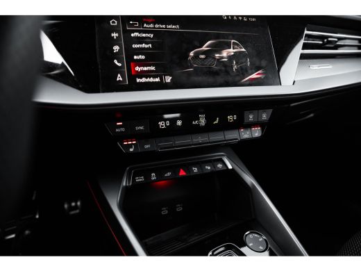 Audi A3 Sportback 40 204PK TFSI e S edition | Achteruitrijcamera | Stoelverwarming | Ambianceverlichting ... ActivLease financial lease