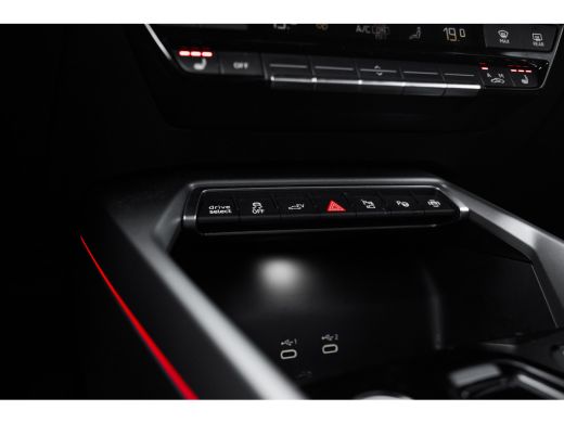Audi A3 Sportback 40 204PK TFSI e S edition | Achteruitrijcamera | Stoelverwarming | Ambianceverlichting ... ActivLease financial lease