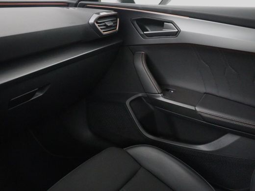 CUPRA Leon | Half leder | Stuur/stoel verwarming | Adaptive cruise | Lane assist | Carplay | Sfeerverlichtin... ActivLease financial lease
