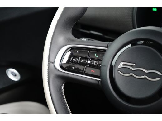 Fiat 500C La Prima 42 kWh Cabrio 3 Fase | Vol-Leder | Adaptive Cruise | Stoelverwarming | Achteruitrijcamera | ActivLease financial lease