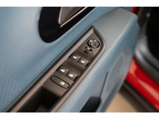 Fiat Grande Panda RED 11kW 44 kWh | Apple Carplay & Android Auto | Cruise Controle | Parkeersensoren | LED | Airco | ActivLease financial lease