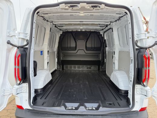 Ford E-Transit Custom 71kWh 140PK Elektrisch 344km WLTP 2300kg Trekvermogen BEV Snelladen Stoel + Stuur verwarming LED ... ActivLease financial lease