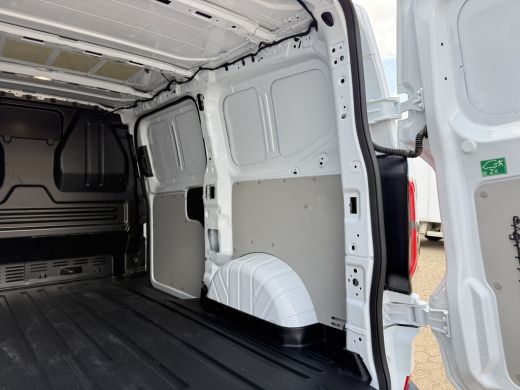Ford E-Transit Custom 71kWh 140PK Elektrisch 344km WLTP 2300kg Trekvermogen BEV Snelladen Stoel + Stuur verwarming LED ... ActivLease financial lease