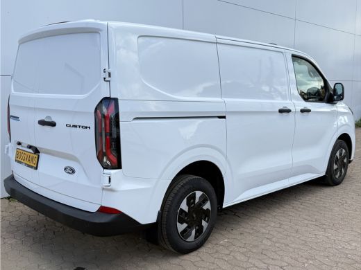 Ford E-Transit Custom 71kWh 140PK Elektrisch 344km WLTP 2300kg Trekvermogen BEV Snelladen Stoel + Stuur verwarming LED ... ActivLease financial lease