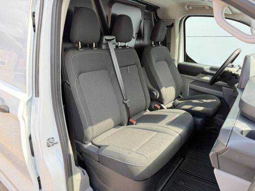 Ford E-Transit Custom 71kWh 140PK Elektrisch 344km WLTP 2300kg Trekvermogen BEV Snelladen Stoel + Stuur verwarming LED ... ActivLease financial lease