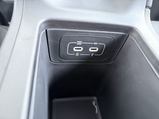 Leapmotor B03X ProMax Design 53 kWh | Achterbank in delen neerklapbaar | Airco (automatisch) | Apple Carplay/And... ActivLease financial lease