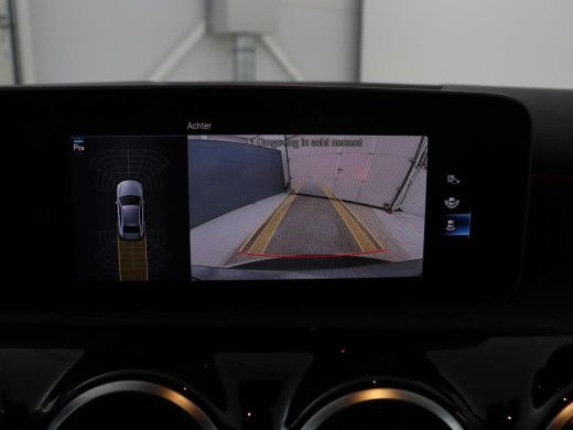 Mercedes-Benz A-Klasse 180 Business Solution AMG | Leder/alcantara | Stoelverwarming | Cruise control | Widescreen | Car... ActivLease financial lease