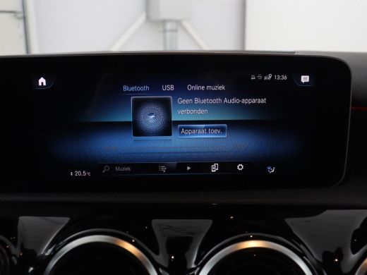 Mercedes-Benz A-Klasse 180 Business Solution AMG | Leder/alcantara | Stoelverwarming | Cruise control | Widescreen | Car... ActivLease financial lease